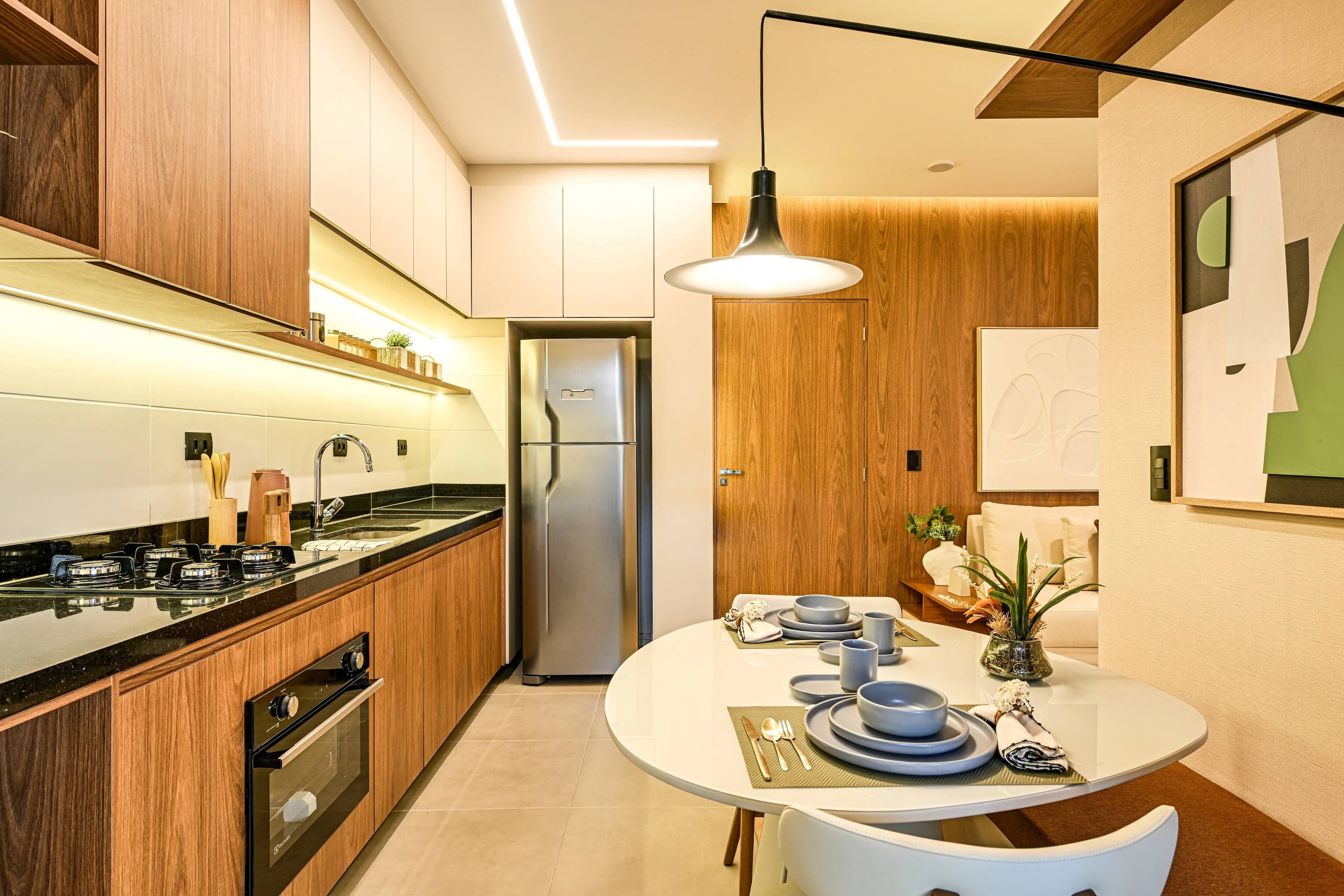 Cozinha e mesa de jantar do apartamento decorado do Speciale