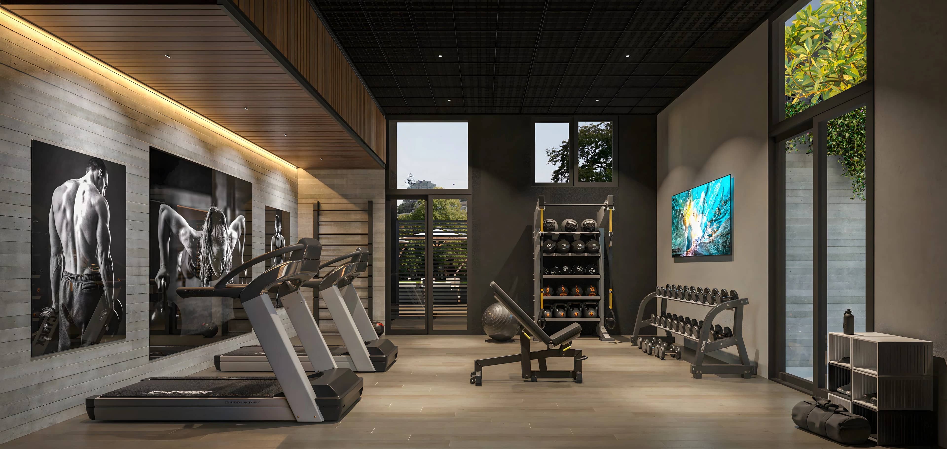 Espaço fitness do Speciale com aparelhos e parede de madeira